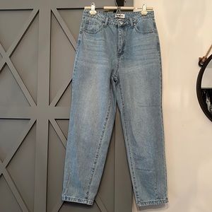 NWOT! High Waisted tapered hem light wash jeans